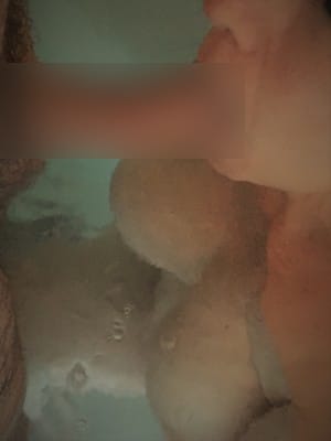 Wir sind ein sehr diskretes Paar aus dem Wallis und wollen viele Dinge ausprobieren. Sie ist devot und braucht eine starke Hand. Gerne Paare für Partnertausch, Frauen und Männer für Dreier, Cuckold oder Gruppensex