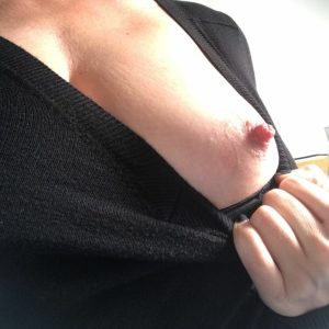 Ich bin sexy und ständig schwirren geile Gedanken durch meinen Kopf. Es kommt in Wellen und spühlt mich manchmal sogar weg. Für meinen Er suche ich hier eine sinnliche, sexy, lustvolle Frau die meinen Er nach allen Regeln der Kunst verwöhnt.. mit mir zusammen, natürlich. Wenn du dabei auch noch Lust auf mich bekommst umso besser. Lg ramona
